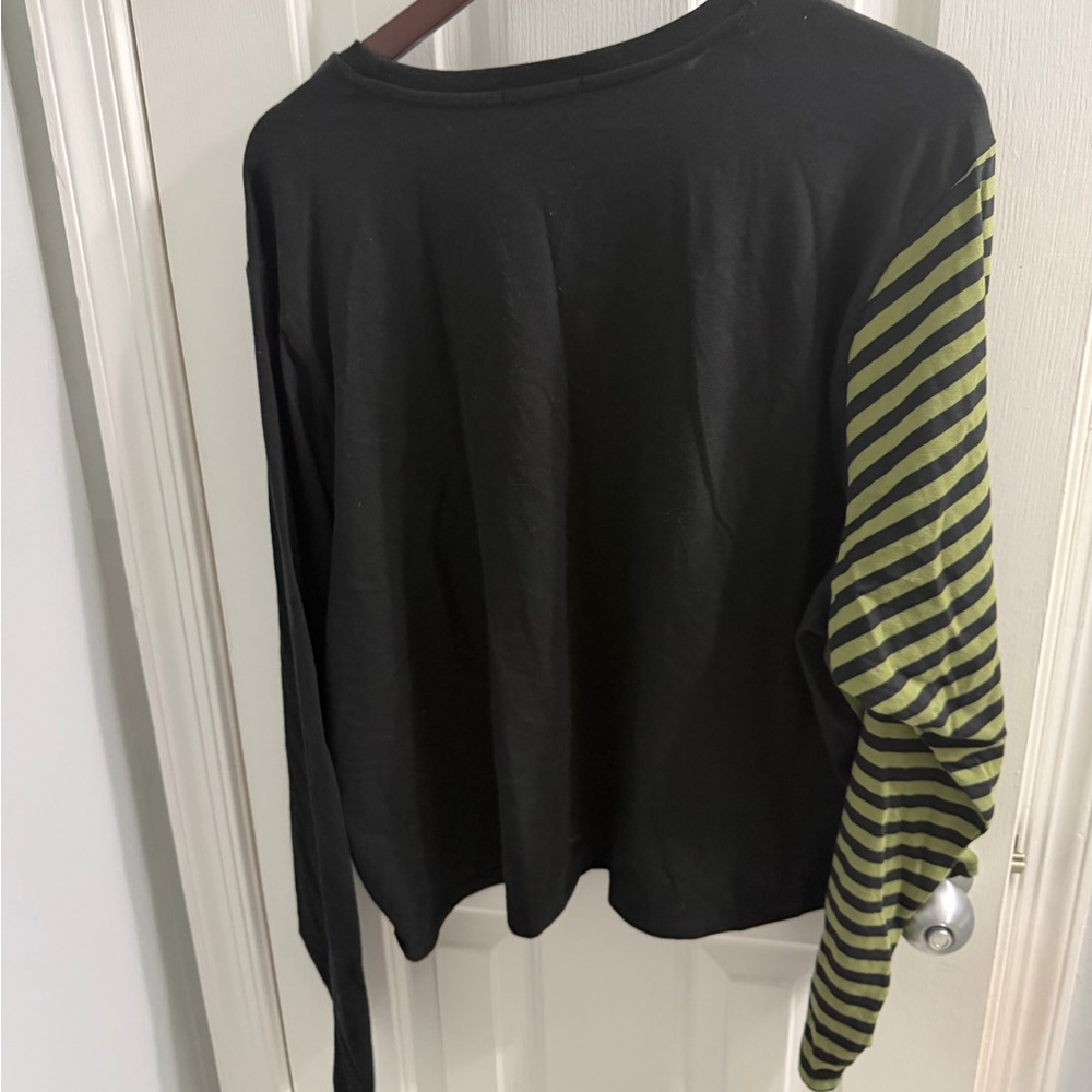 NWT Hot Topic Striped Green & Black Graphic Cat Crop Top - Picture 2 of 4